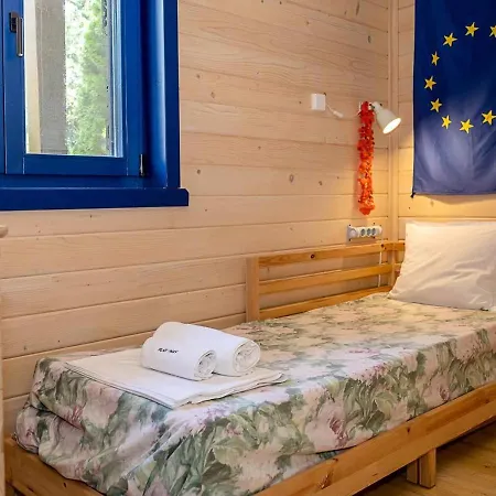 Blue Shutters - - 3 Bedrooms & Large Yard By Flat Manаger Holiday home Tyulenovo